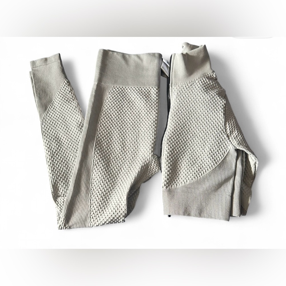 Gray Textured Two-Piece Set - Picture 6 of 7